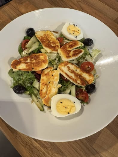 Grilled halloumi salad with eggs, olives and fresh vegetables